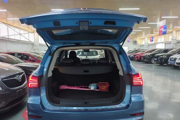 Used Roewe RX5 2016 20T Two-Wheel Drive Automatic Internet Smart Edition Trunk