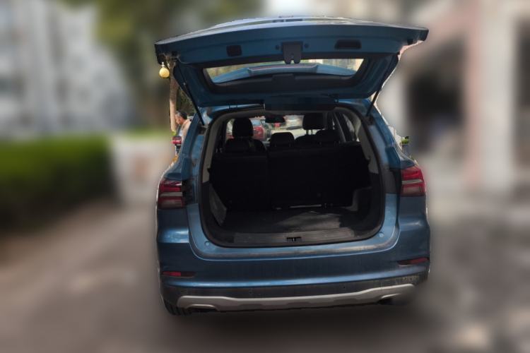 Used Roewe RX5 2016 20T Two-Wheel Drive Automatic Internet Smart Edition Trunk