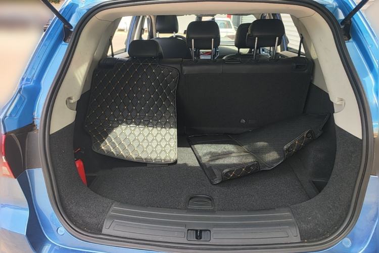 Used Roewe RX5 2016 20T Two-Wheel Drive Automatic Internet Smart Edition Trunk