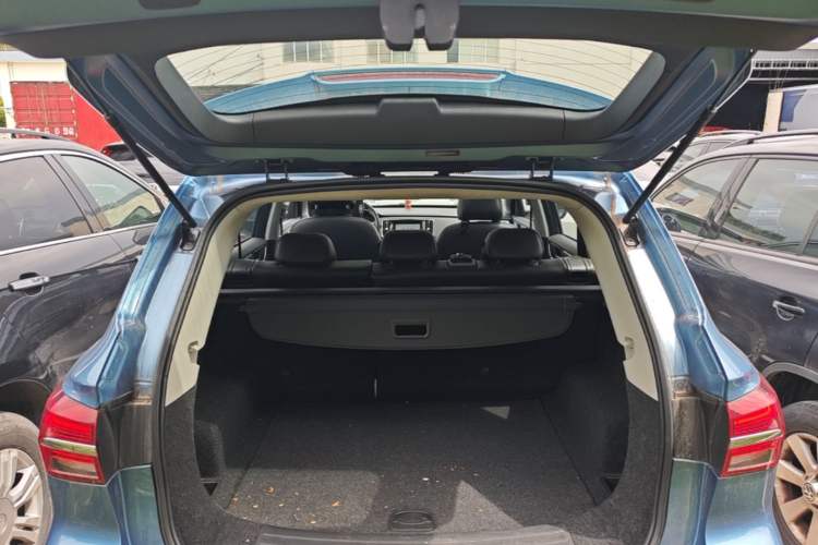 Used Roewe RX5 2016 20T Two-Wheel Drive Automatic Internet Smart Edition Trunk