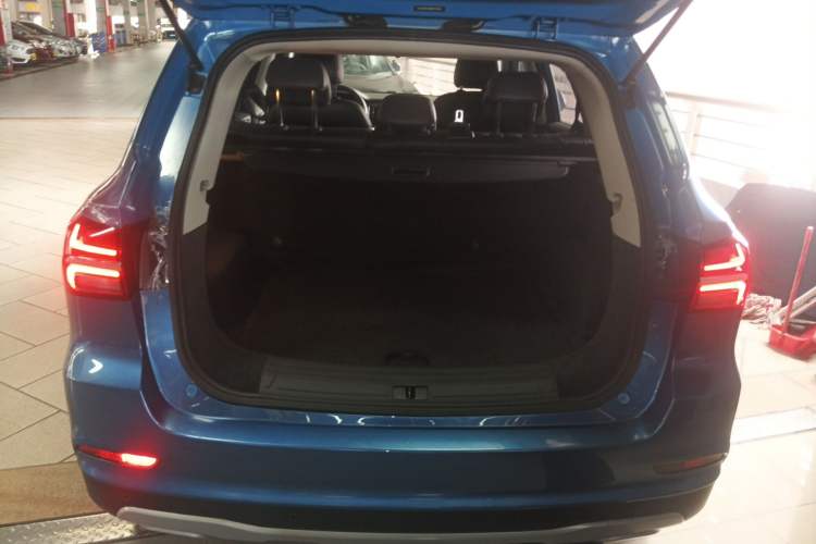 Used Roewe RX5 2016 20T Two-Wheel Drive Manual Flagship Edition Trunk