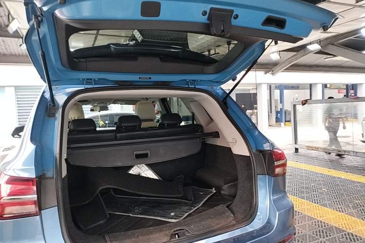 Used Roewe RX5 2016 20T Two-Wheel Drive Automatic Internet Smart Edition Trunk