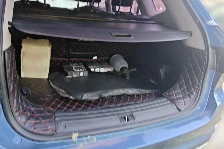 Used Roewe RX5 2016 20T Two-Wheel Drive Automatic Internet Smart Edition Trunk