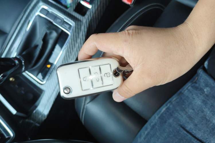 Used Roewe RX5 2016 20T Two-Wheel Drive Automatic Internet Smart Edition Vehicle Key