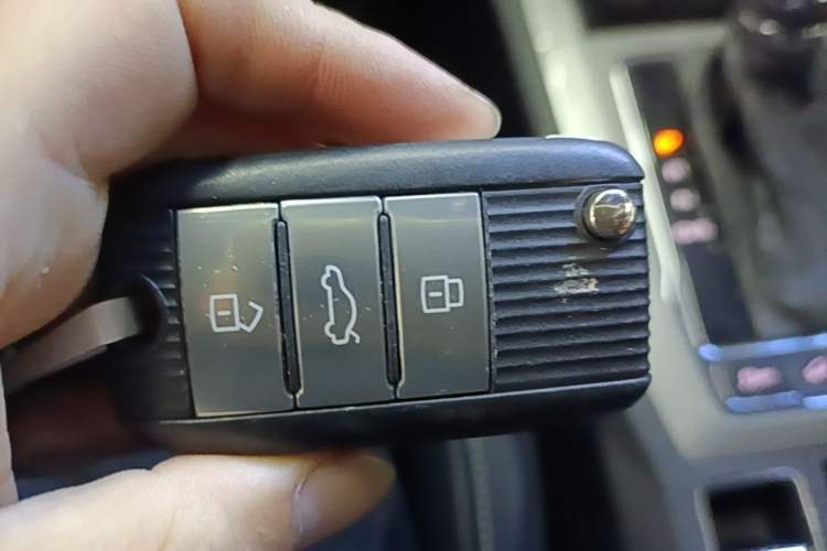 Used Roewe RX5 2016 20T Two-Wheel Drive Automatic Internet Smart Edition Vehicle Key