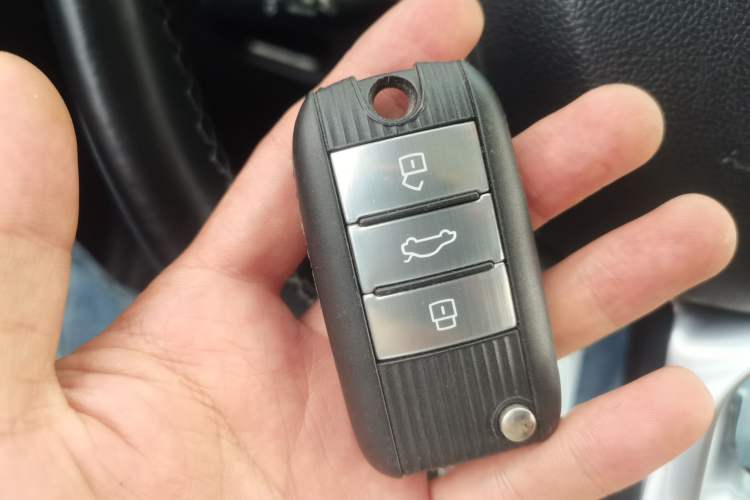 Used Roewe RX5 2016 20T Two-Wheel Drive Automatic Internet Smart Edition Vehicle Key
