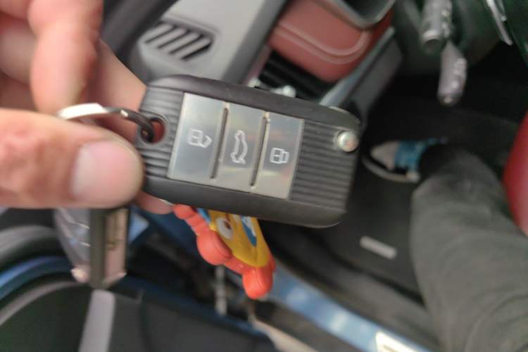 Used Roewe RX5 2016 30T Four-Wheel Drive Automatic Internet Smart Luxury Edition Vehicle Key