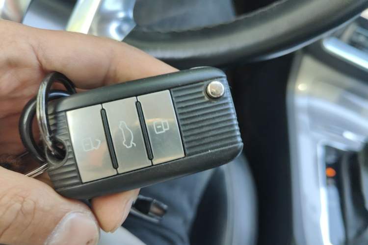 Used Roewe RX5 2016 20T Two-Wheel Drive Automatic Internet Smart Edition Vehicle Key