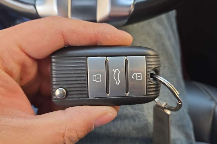 Used Roewe RX5 2016 20T Two-Wheel Drive Automatic Internet Smart Edition Vehicle Key