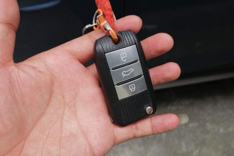 Used Roewe RX5 2016 20T Two-Wheel Drive Automatic Internet Smart Edition Vehicle Key