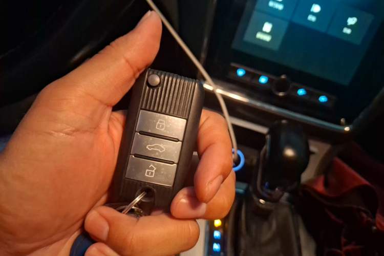 Used Roewe RX5 2016 20T Two-Wheel Drive Automatic Internet Smart Edition Vehicle Key