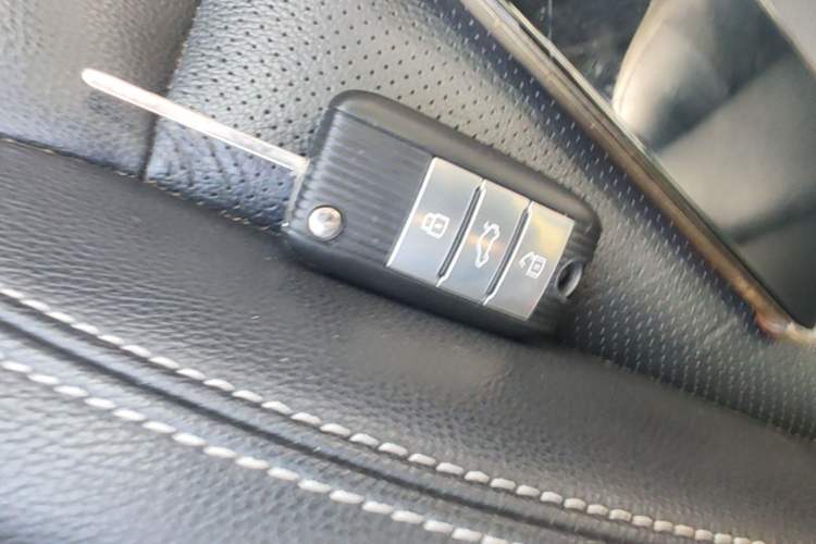 Used Roewe RX5 2016 20T Two-Wheel Drive Automatic Internet Smart Edition Vehicle Key