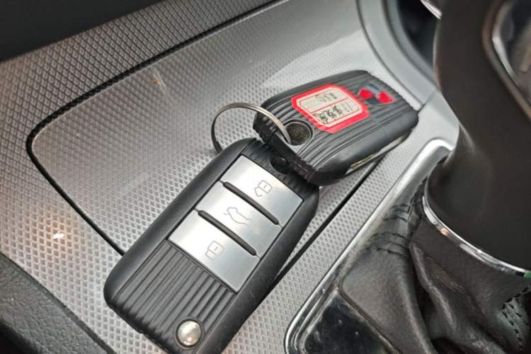 Used Roewe RX5 2016 20T Two-Wheel Drive Automatic Internet Smart Edition Vehicle Key