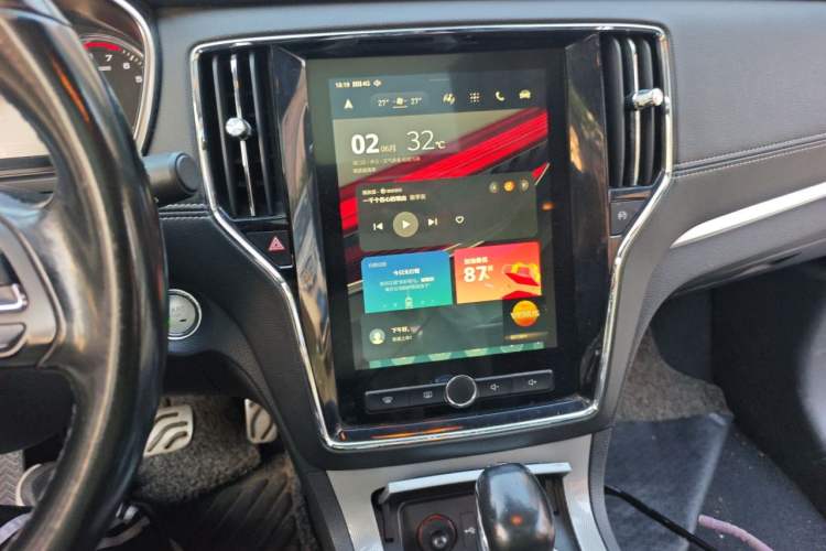 Used Roewe RX5 2016 30T Two-Wheel Drive Automatic Internet Smart Edition Audio And AC Panel