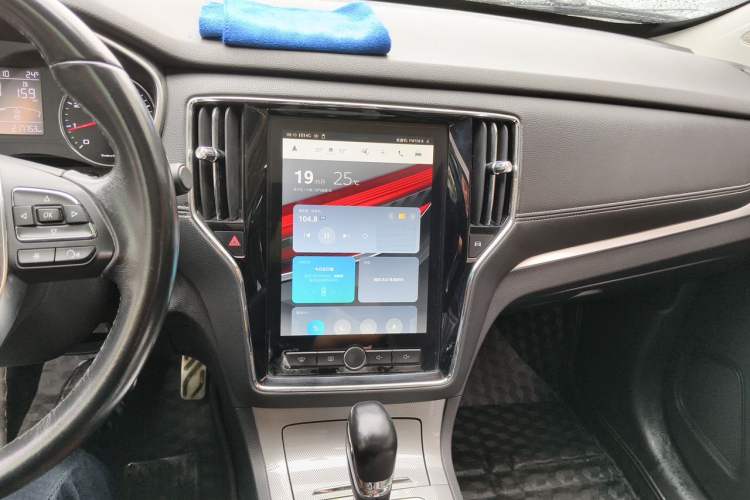 Used Roewe RX5 2016 20T Two-Wheel Drive Automatic Internet Smart Edition Audio And AC Panel