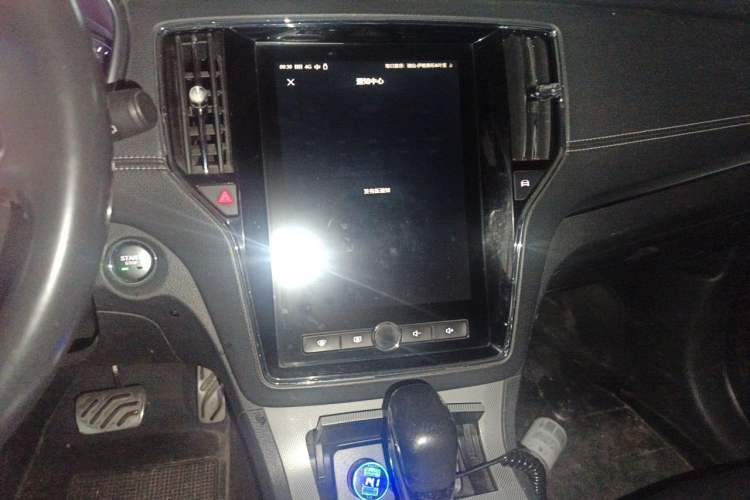 Used Roewe RX5 2016 20T Two-Wheel Drive Automatic Internet Smart Edition Audio And AC Panel