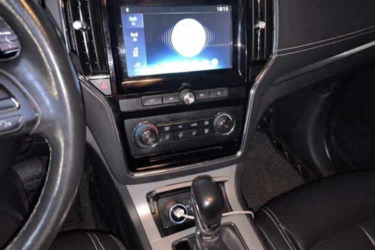 Used Roewe RX5 2016 20T Two-Wheel Drive Automatic Flagship Edition Audio And AC Panel