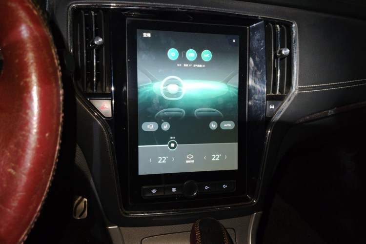 Used Roewe RX5 2016 20T Two-Wheel Drive Automatic Internet Smart Edition Audio And AC Panel