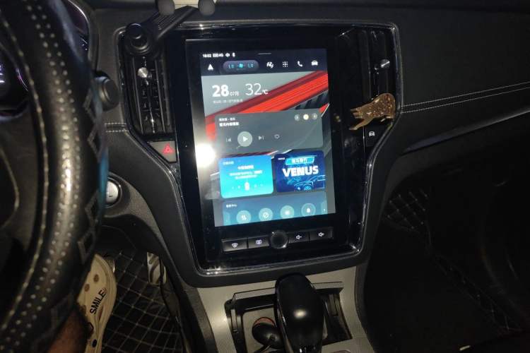Used Roewe RX5 2016 20T Two-Wheel Drive Automatic Internet Smart Edition Audio And AC Panel