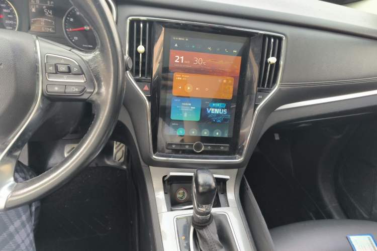 Used Roewe RX5 2016 20T Two-Wheel Drive Automatic Internet Smart Edition Audio And AC Panel
