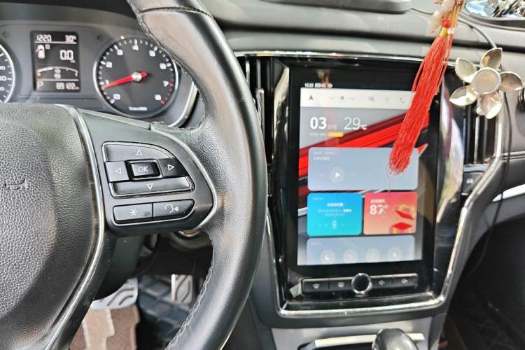 Used Roewe RX5 2016 20T Two-Wheel Drive Automatic Internet Smart Edition Audio And AC Panel