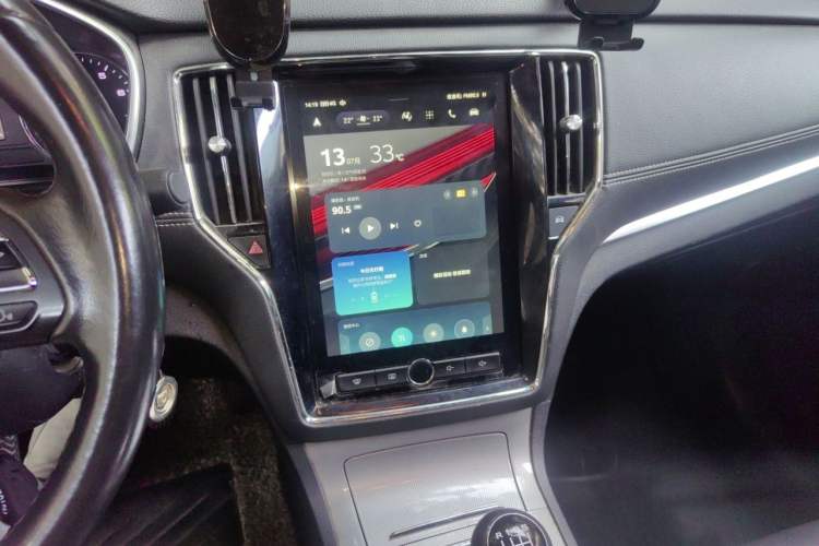 Used Roewe RX5 2016 20T Two-Wheel Drive Manual Transmission Internet Smart Edition Audio And AC Panel