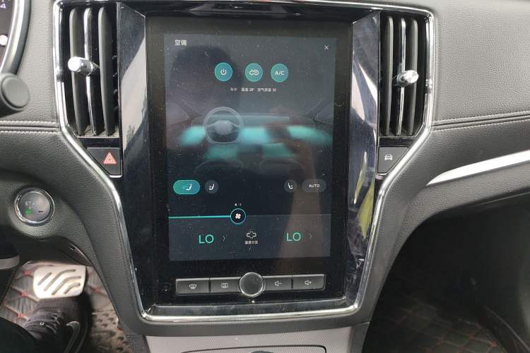 Used Roewe RX5 2016 20T Two-Wheel Drive Automatic Internet Smart Edition Audio And AC Panel