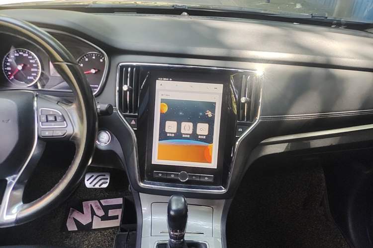 Used Roewe RX5 2016 20T Two-Wheel Drive Automatic Internet Smart Edition Audio And AC Panel