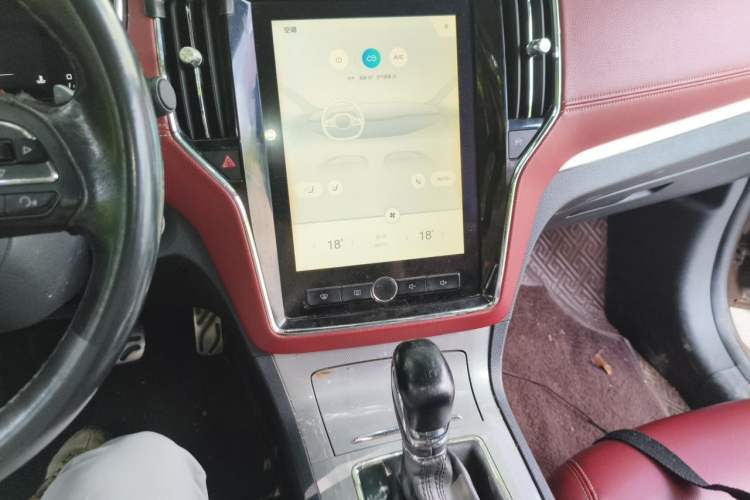 Used Roewe RX5 2016 30T Four-Wheel Drive Automatic Internet Smart Luxury Edition Audio And AC Panel