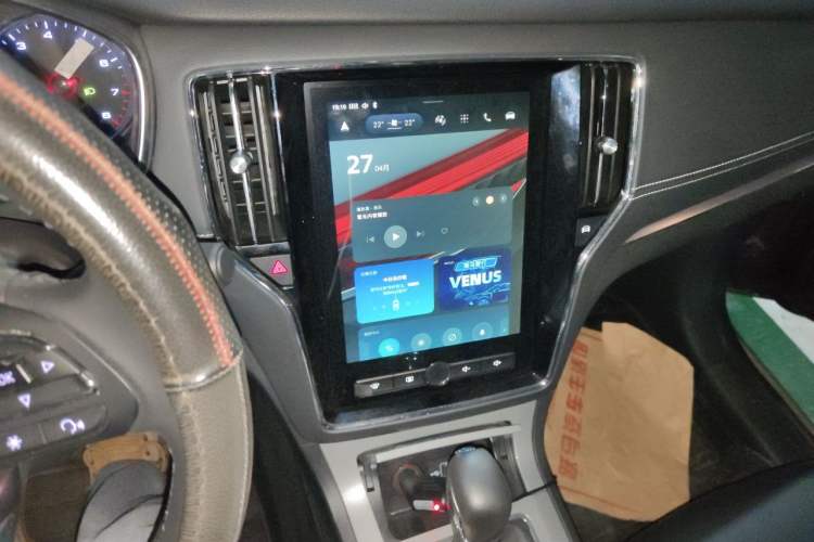 Used Roewe RX5 2016 20T Two-Wheel Drive Automatic Internet Smart Edition Audio And AC Panel