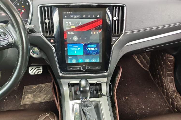 Used Roewe RX5 2016 20T Two-Wheel Drive Automatic Internet Smart Edition Audio And AC Panel