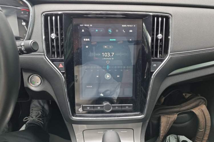 Used Roewe RX5 2016 30T Two-Wheel Drive Automatic Internet Smart Edition Audio And AC Panel