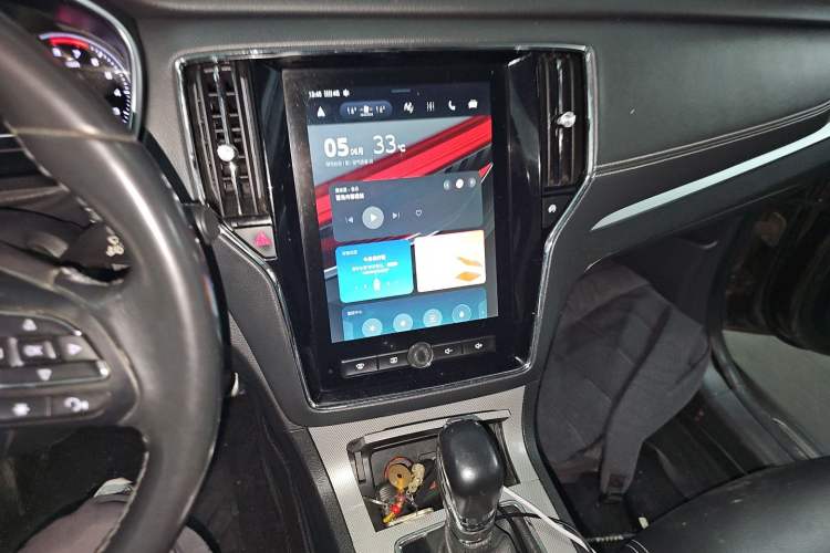 Used Roewe RX5 2016 30T Two-Wheel Drive Automatic Internet Smart Edition Audio And AC Panel