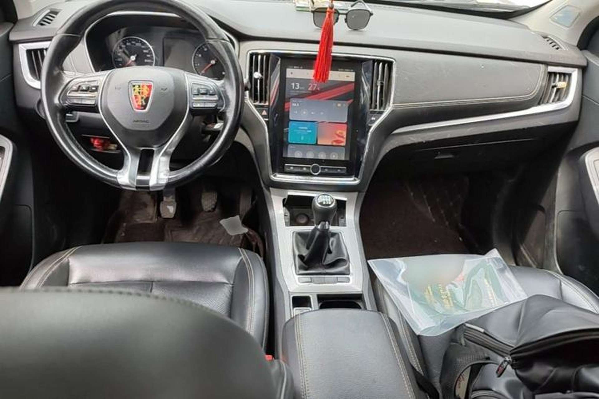 Used Roewe RX5 2016 20T Two-Wheel Drive Manual Transmission Internet Smart Edition Center Console