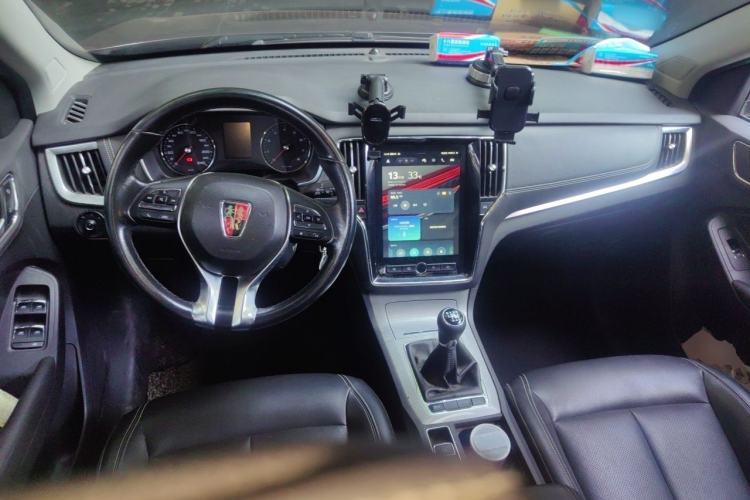 Used Roewe RX5 2016 20T Two-Wheel Drive Manual Transmission Internet Smart Edition Center Console