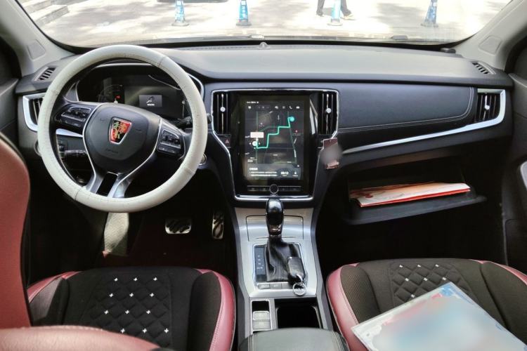 Used Roewe RX5 2016 30T Two-Wheel Drive Automatic Internet Smart Edition Center Console