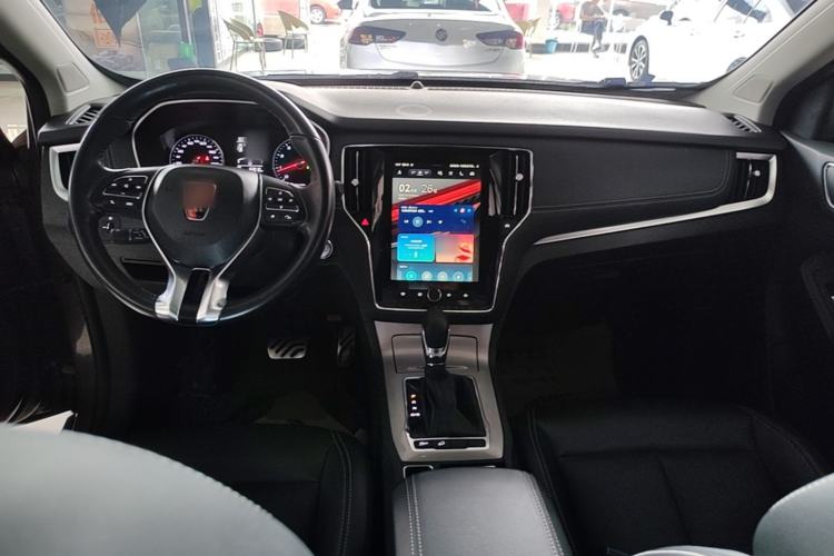 Used Roewe RX5 2016 20T Two-Wheel Drive Automatic Internet Smart Edition Center Console
