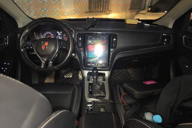 Used Roewe RX5 2016 20T Two-Wheel Drive Automatic Internet Smart Edition Center Console