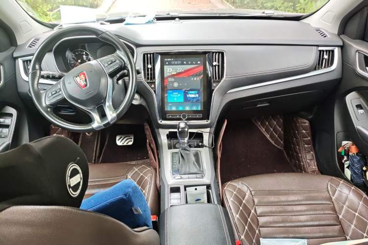 Used Roewe RX5 2016 20T Two-Wheel Drive Automatic Internet Smart Edition Center Console