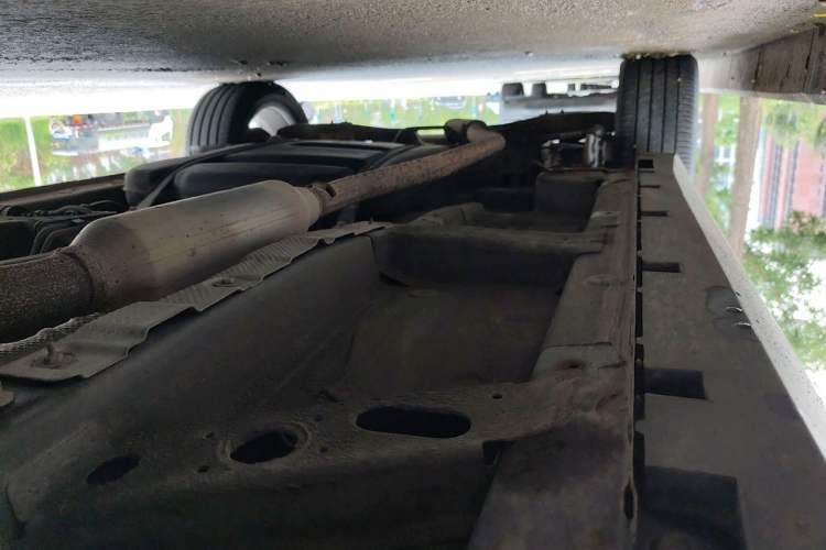 Used Roewe RX5 2016 20T Two-Wheel Drive Automatic Internet Smart Edition Chassis Front Right