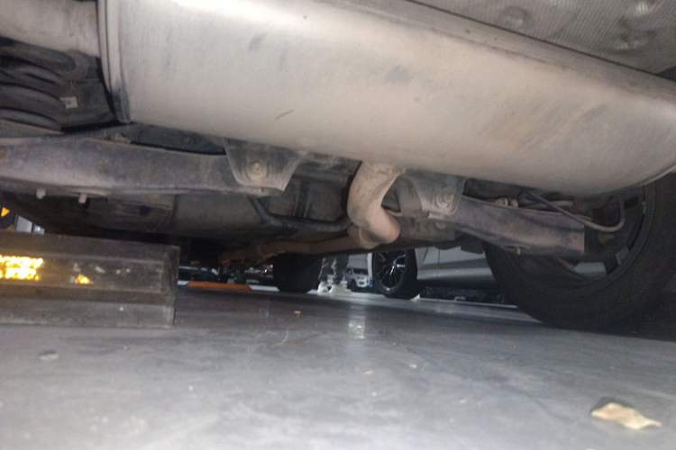 Used Roewe RX5 2016 20T Two-Wheel Drive Automatic Internet Smart Edition Chassis Rear