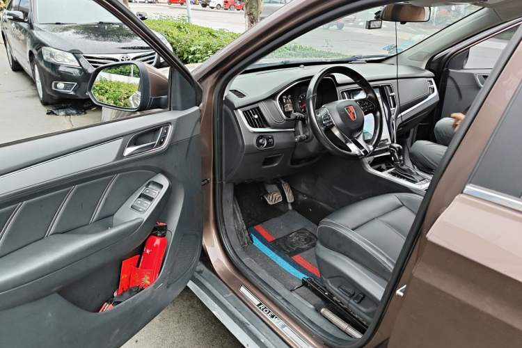 Used Roewe RX5 2016 20T Two-Wheel Drive Automatic Internet Smart Edition Driver Seat
