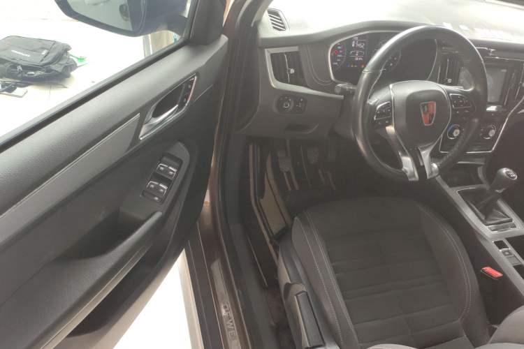 Used Roewe RX5 2016 Revised Version 20T Two-Wheel Drive Manual Transmission Luxury Edition Driver Seat