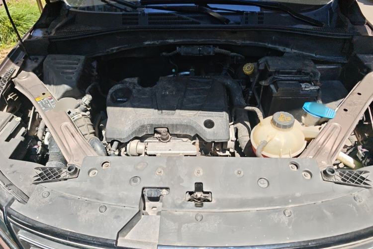 Used Roewe RX5 2016 20T Two-Wheel Drive Automatic Internet Smart Edition Engine Bay