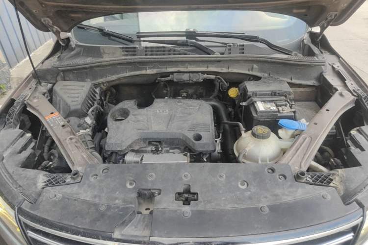 Used Roewe RX5 2016 20T Two-Wheel Drive Automatic Flagship Edition Engine Bay