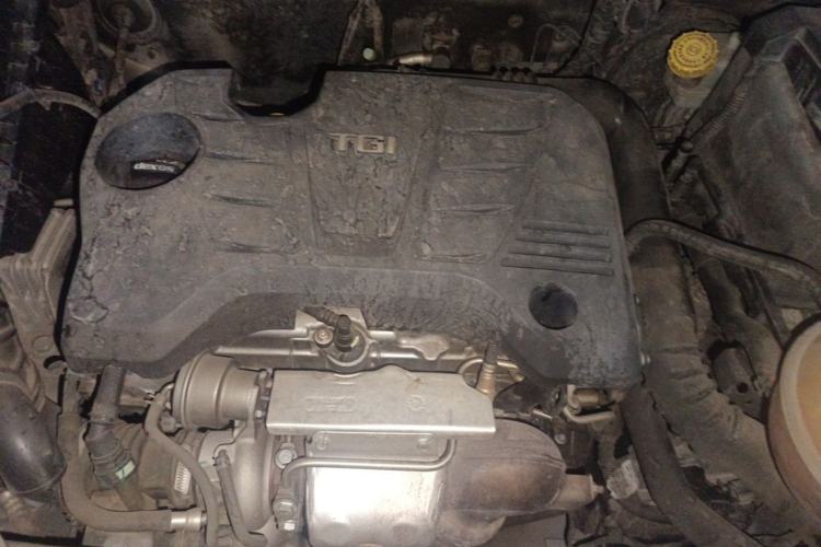 Used Roewe RX5 2016 20T Two-Wheel Drive Automatic Internet Smart Edition Engine Bay