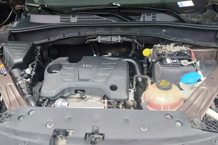 Used Roewe RX5 2016 20T Two-Wheel Drive Automatic Flagship Edition Engine Bay