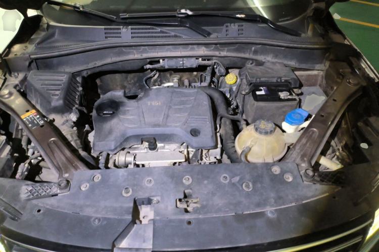 Used Roewe RX5 2016 20T Two-Wheel Drive Manual Flagship Edition Engine Bay