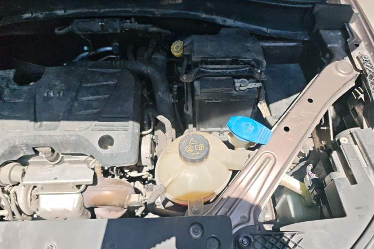 Used Roewe RX5 2016 20T Two-Wheel Drive Automatic Internet Smart Edition Engine Bay Left