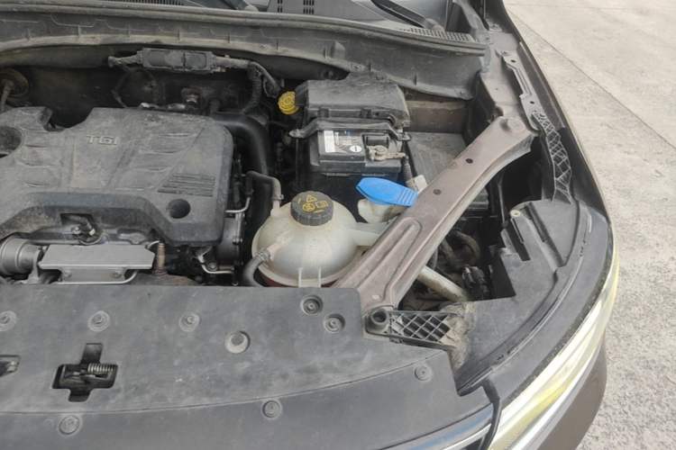 Used Roewe RX5 2016 20T Two-Wheel Drive Automatic Flagship Edition Engine Bay Left